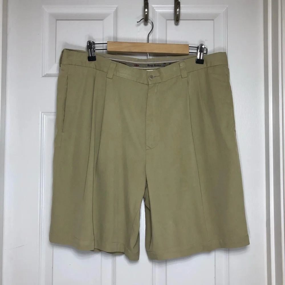 Tommy Bahama 💯 % Silk Tan Relax Pleated Mens Shorts Size 36